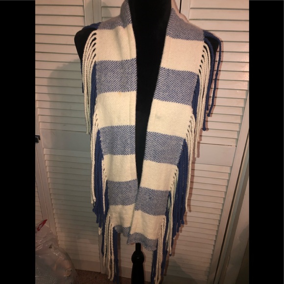 Burberry merino wool and cashmere scarf - Picture 2 of 6